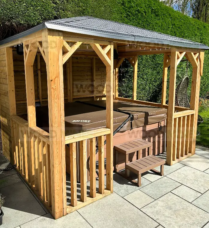 2.8m x 3m 'Majestic' Luxury Gazebo